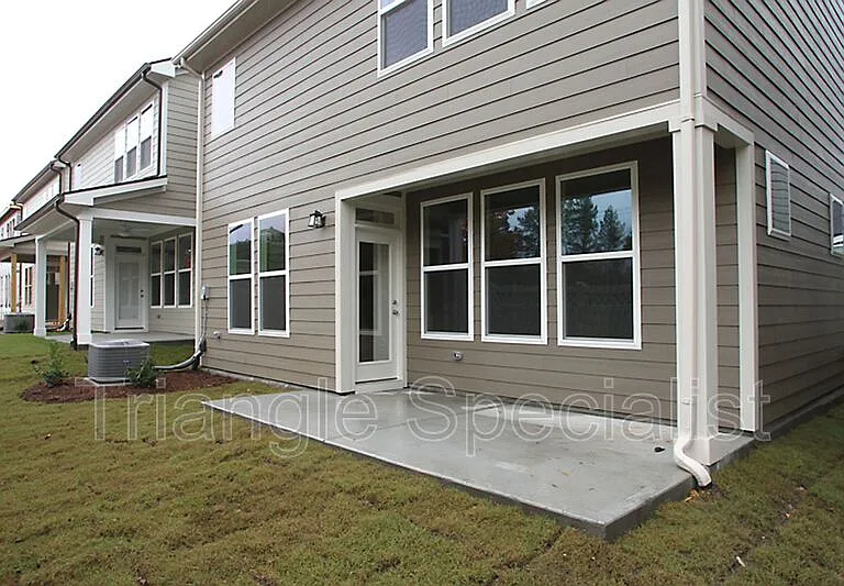 215 Begen St — Photo 13