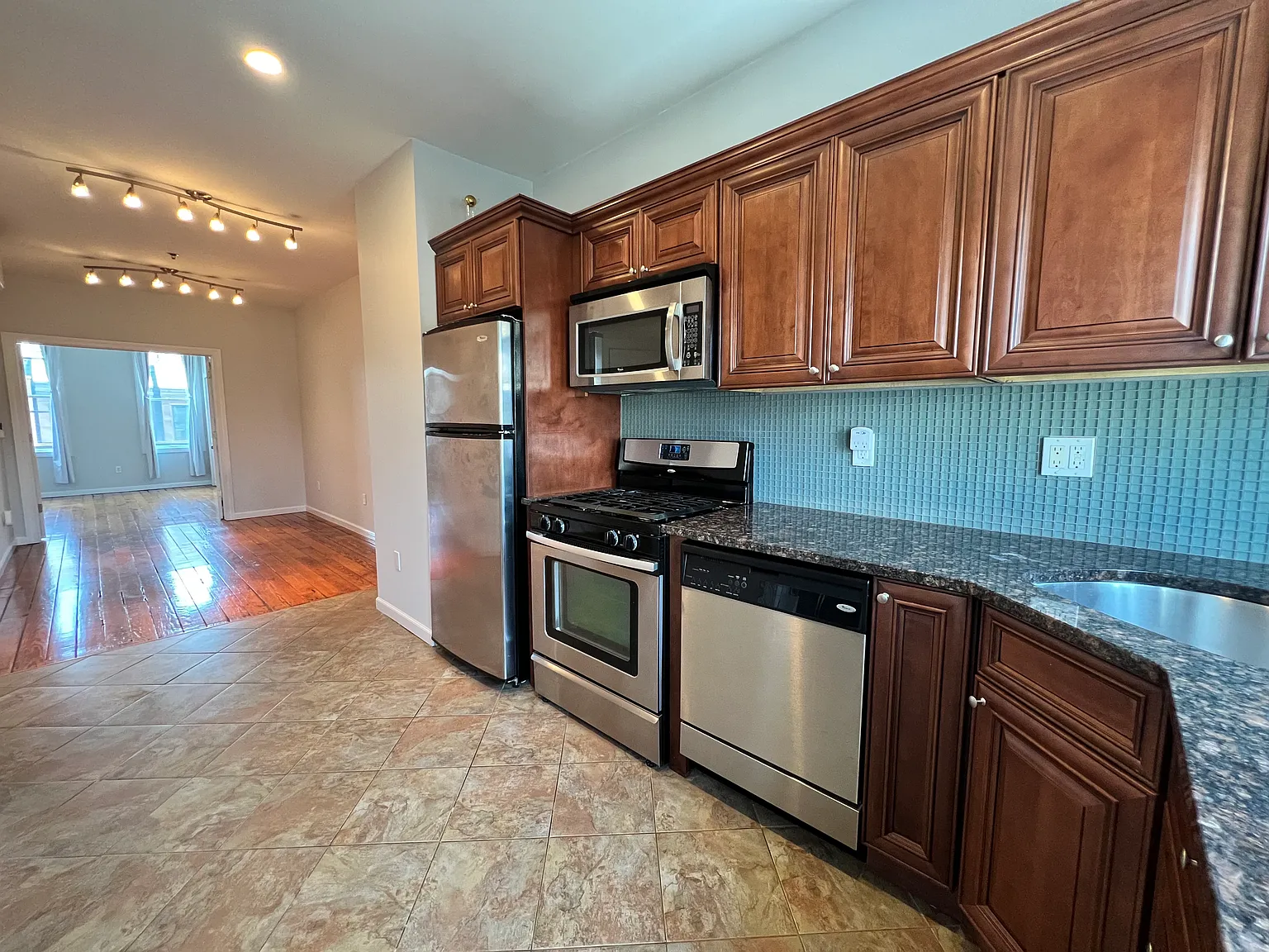 1 bed, 511 sqft, $2,615 — Photo 2