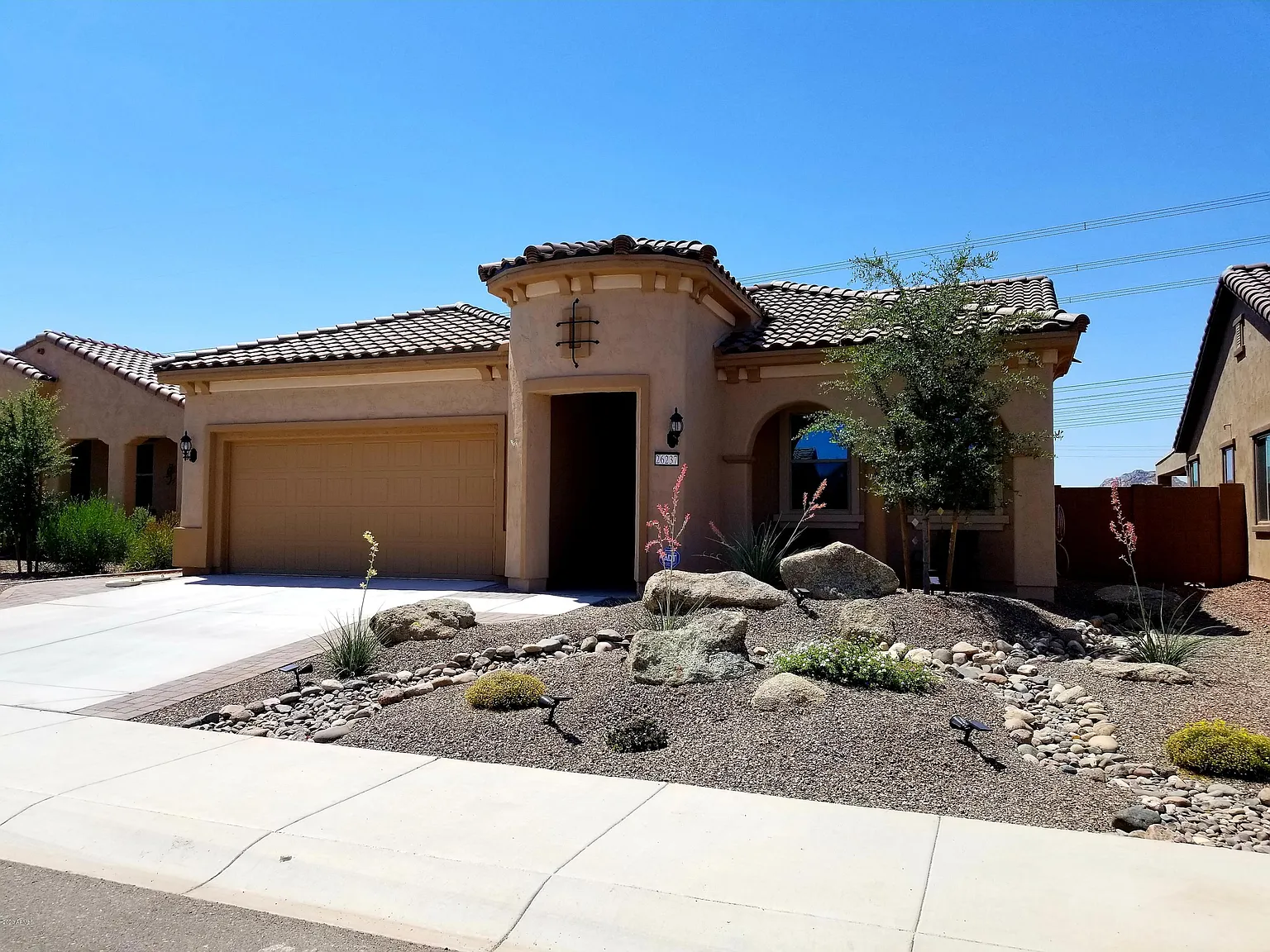 2 bed, 2.0 bath, 1646 sqft, $2,000 — Photo 2