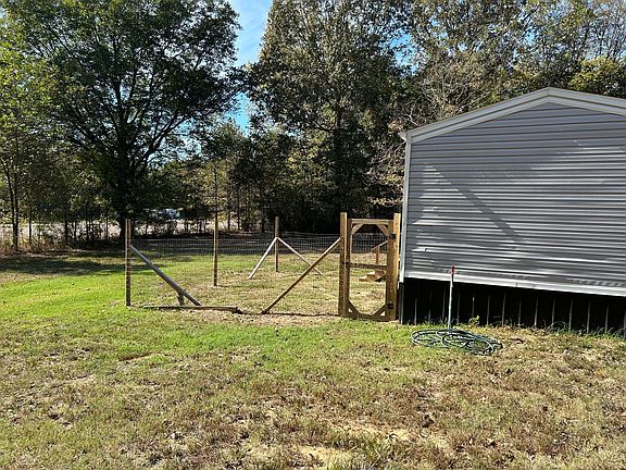 4th image of 532 Rogers Rd