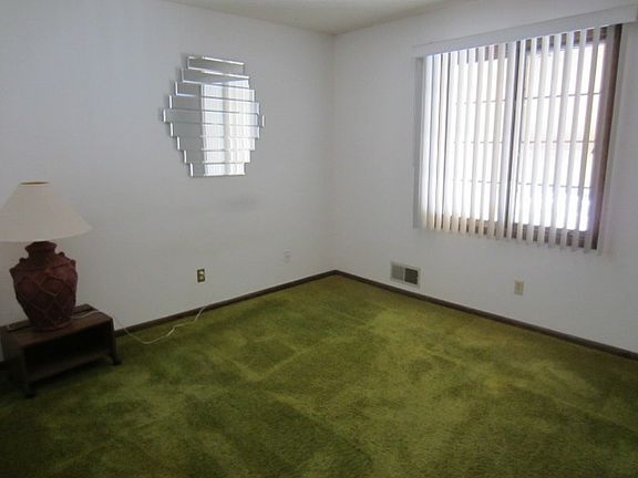 3rd image of 7832 Idaho Ln N