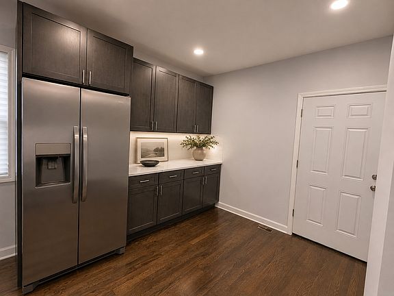 3rd image of 1059 N Lorel Ave