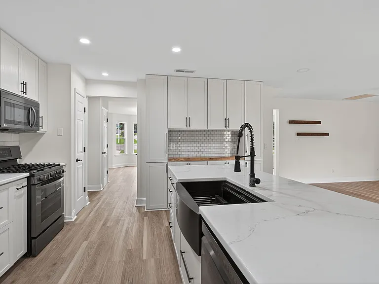 3881 Shenandoah Dr — Photo 8