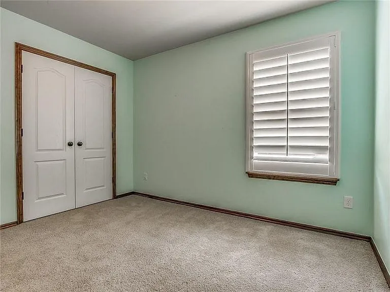1304 Fairsted Ct — Photo 17