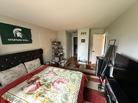 5th image of 14211 Ivanhoe Dr #4/