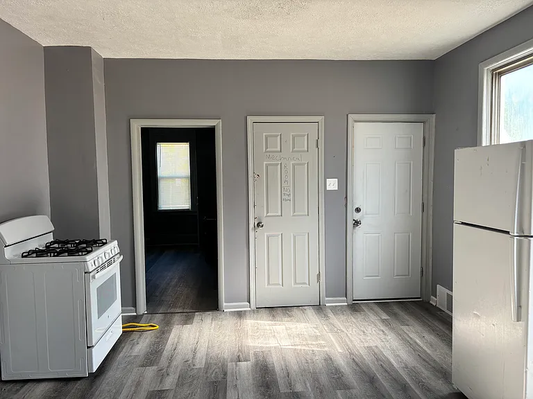 4019 Newark Ave #2 — Photo 5