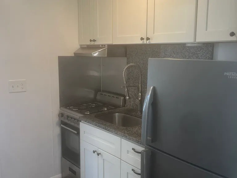 3939 Hoosac St #3939 — Photo 10