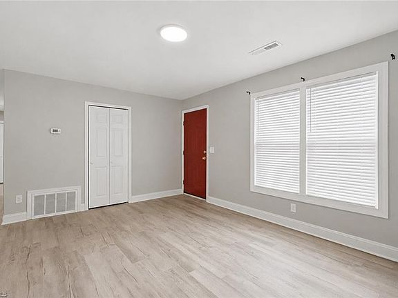 5th image of 805 Haywood St
