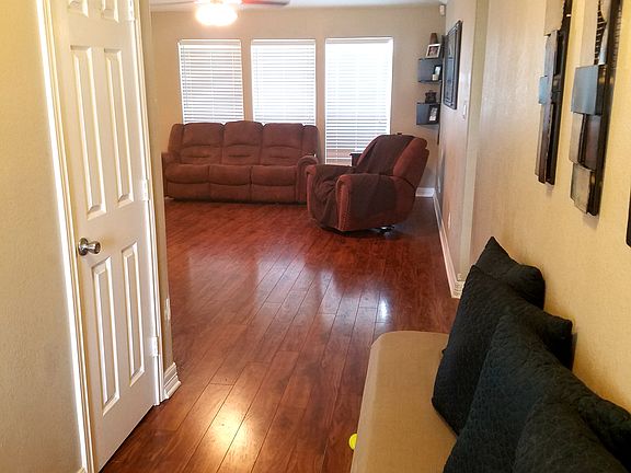 4th image of 2914 31st Ave N