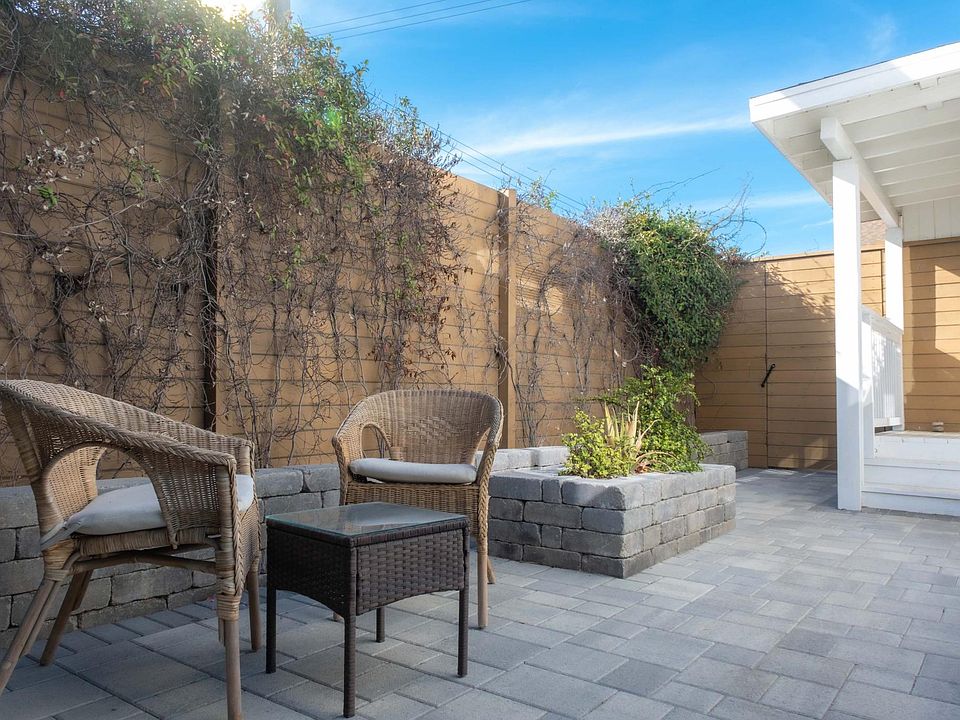 PRIVATE OUTDOOR ENCLOSED PATIO