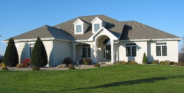 2nd image of 4030 Stoneridge Dr