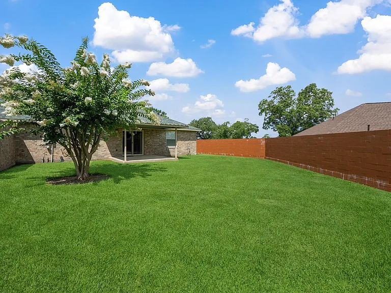 460 W Houston St — Photo 14