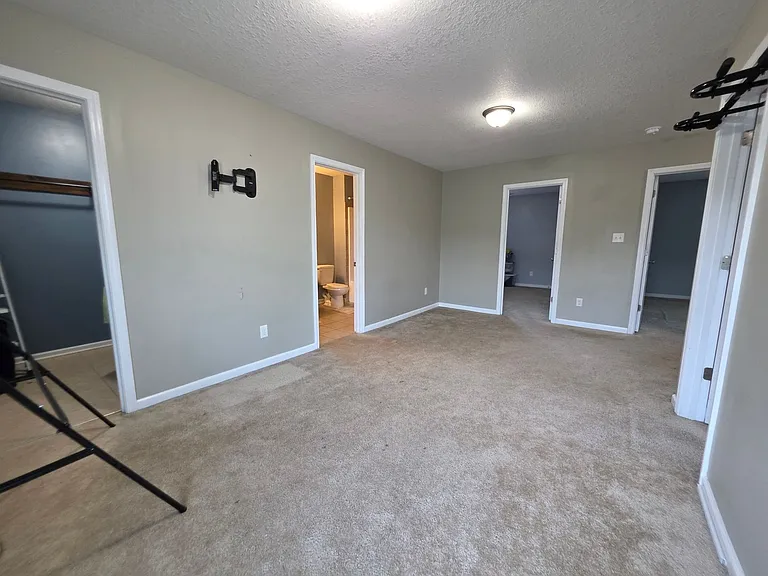 702 Appling Ct — Photo 12