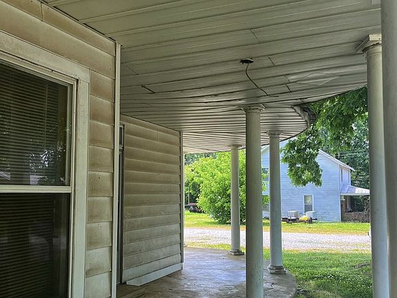 3rd image of 208 2nd Ave N