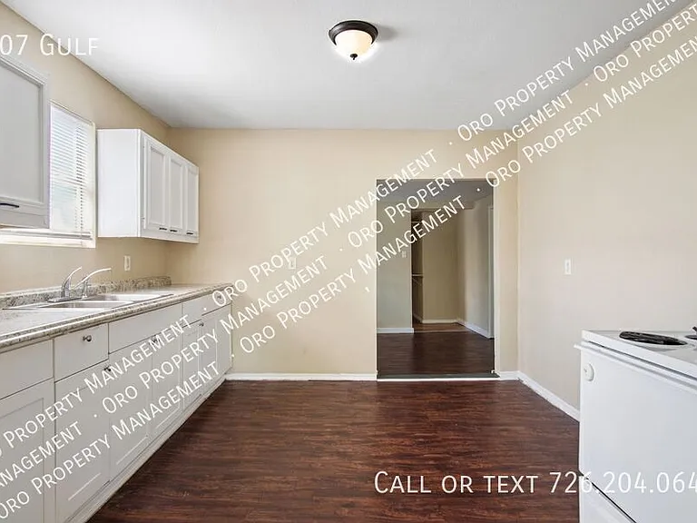 607 Gulf — Photo 9