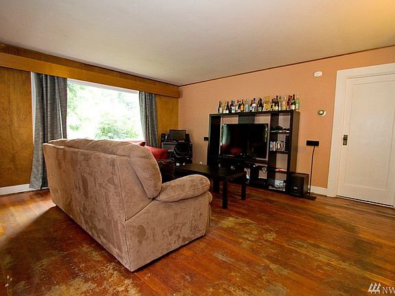 4th image of 324 E Park St