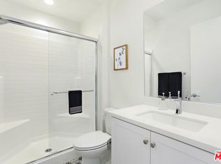 13205 W Victory Bl, Los Angeles, CA 91401