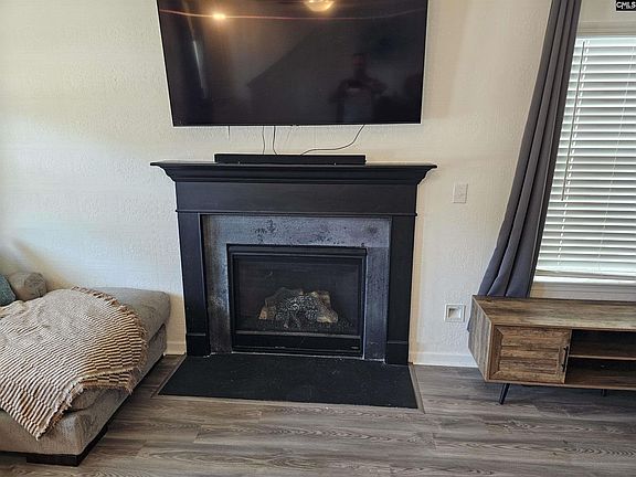 4th image of 819 Queenshire Ln