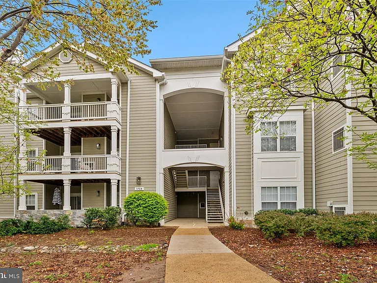 1708 Lake Shore Crest Dr #24 — Photo 3