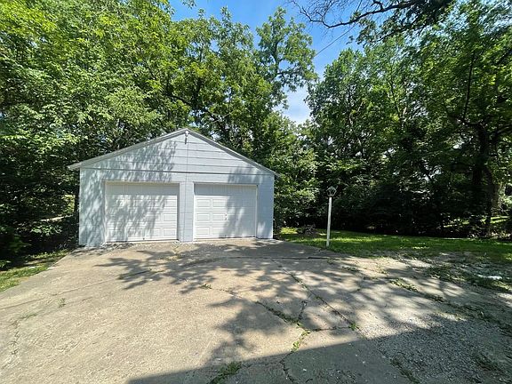 5th image of 7419 Bales Ave