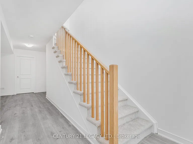 131 Blue Forest Cres — Photo 21