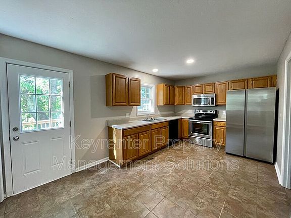 5th image of 1008 Jackson St