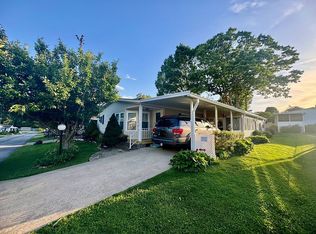 114 Harbor Rd, Hendersonville, NC 28792