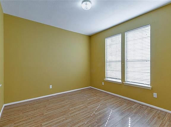 4th image of 941 Park Forest Dr