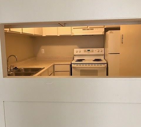 2nd image of 611 S Park St APT 14