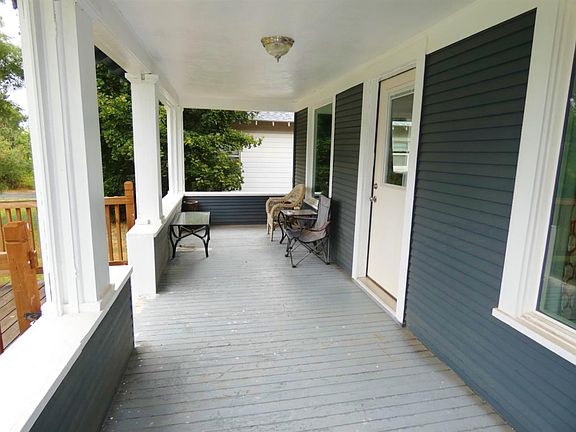 2nd image of 209 SE Bluebird St