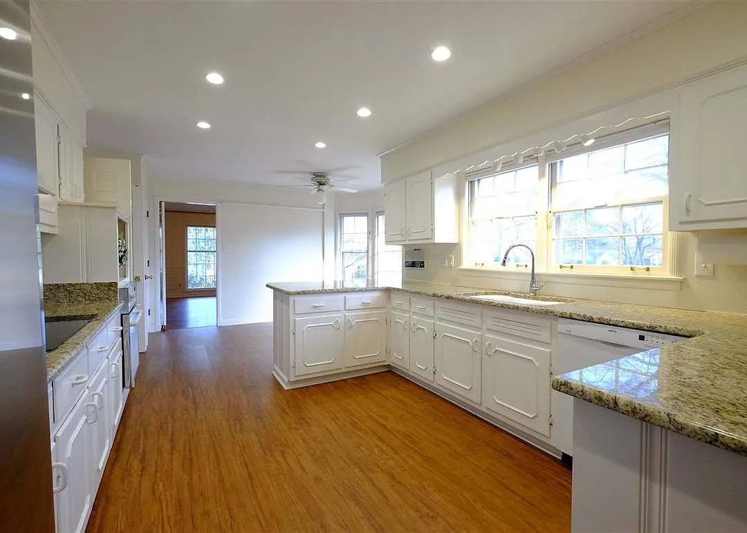 5 bed, 3285 sqft, $2,750 — Photo 1