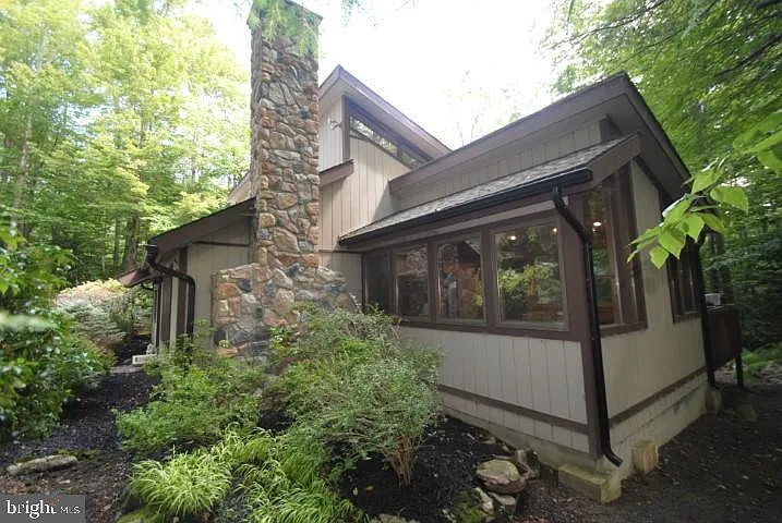 211 Daveys Way photo 1