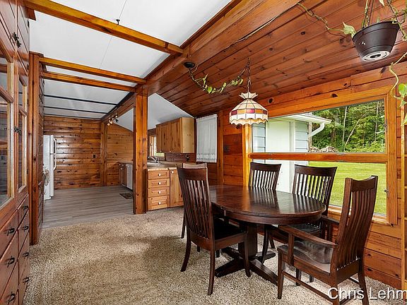 3rd image of 8621 Beachler Dr NE