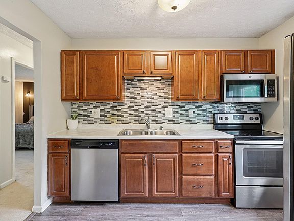 15-web-or-mls-E Covered Bridge Dr-S2208-