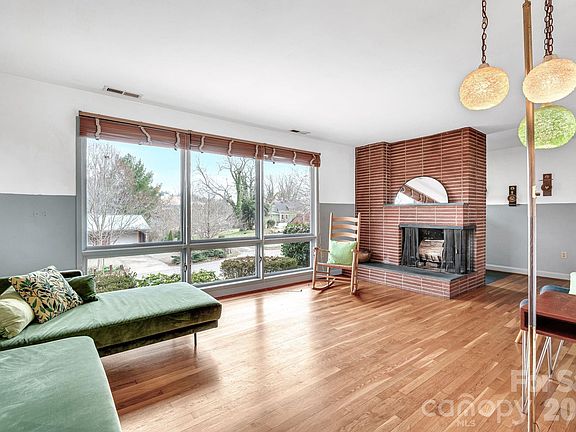 3rd image of 17 Swindale St