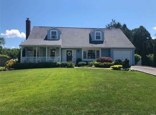 6 Pear Ct, Saint James, NY 11780