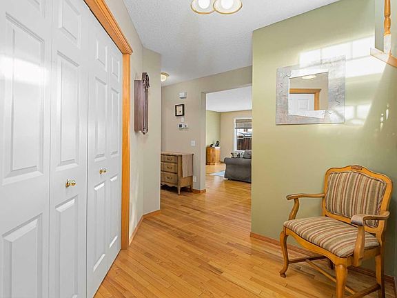 3rd image of 143 Tuscany Meadows Heath NW