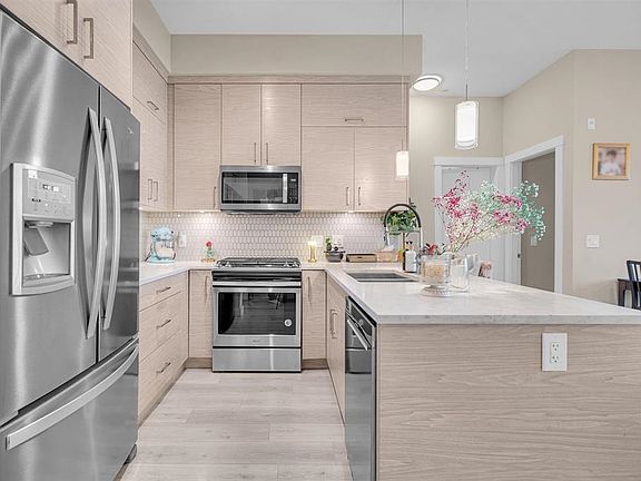 3rd image of 2120 Gladwin Rd #219