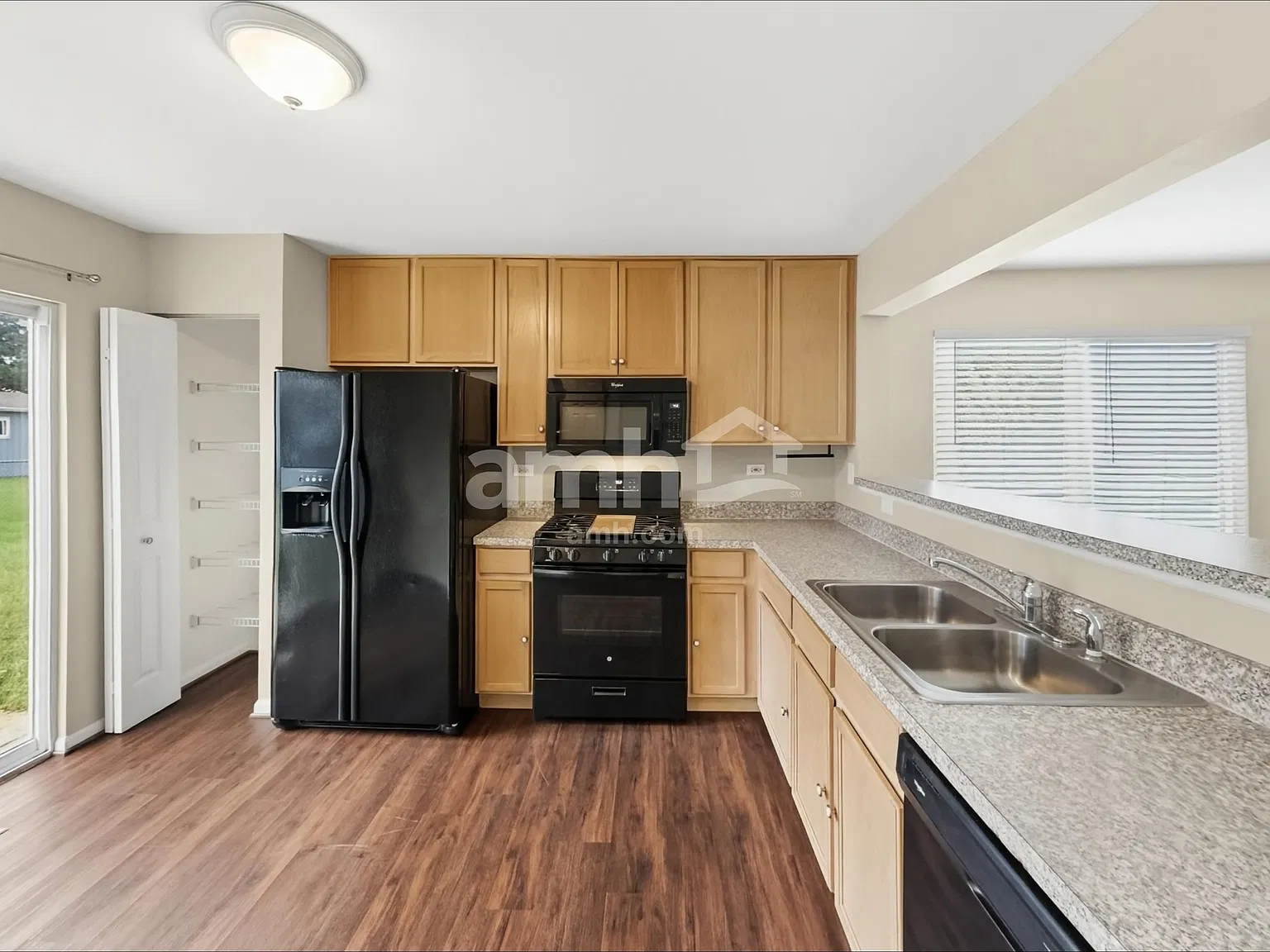 2 bed, 2.0 bath, 1078 sqft, $2,300 — Photo 4