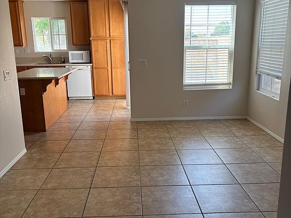 3rd image of 323 N Placer Privado