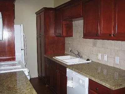 248 S Reeves Dr — Photo 3