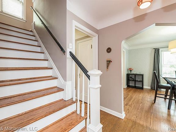 5th image of 15205 Essex Ave
