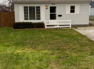 8981 Woodridge Ln, Mentor, OH 44060