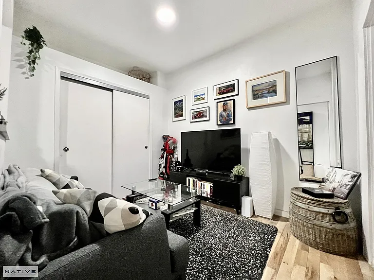 168 India St #6 — Photo 4