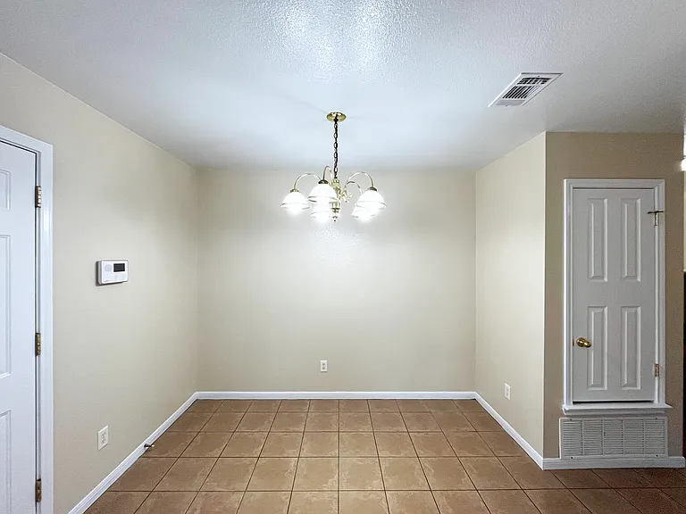 1303 Nicholas Cir #B — Photo 7