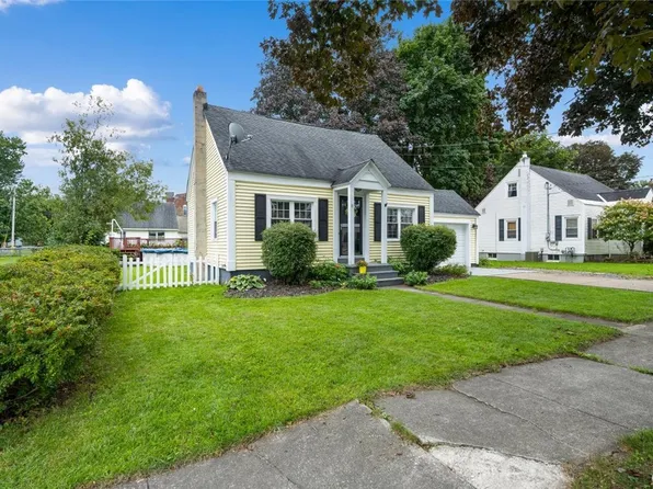 8 Ellmore Dr, Whitesboro, NY 13492