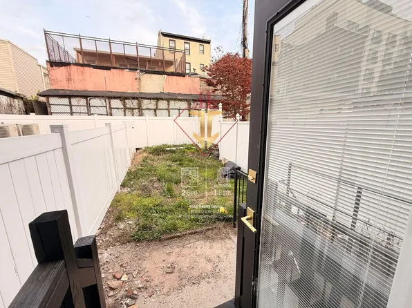 172 New York Ave, Jersey City, NJ