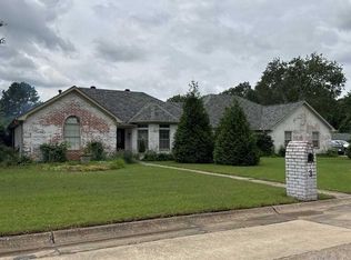 3 Hyde Park Cir, Conway, AR 72034