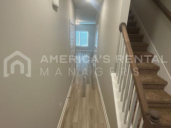 3rd image of 289 Buckhorn Cir