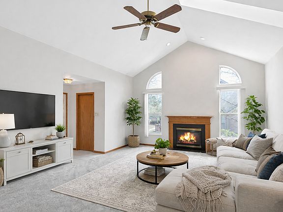 4th image of 144 Canterbury Ct